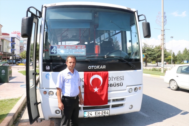 Halk otobüsünde rahatsızlanan yolcuya şoförden ilk müdahale